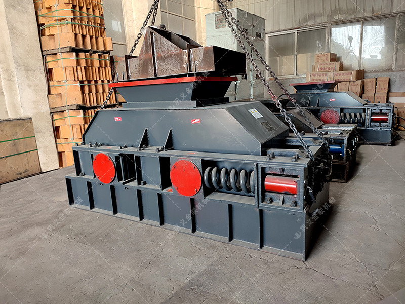 2PG800X600中型對(duì)輥破碎機(jī)發(fā)往四川瀘州用瓜子石制砂