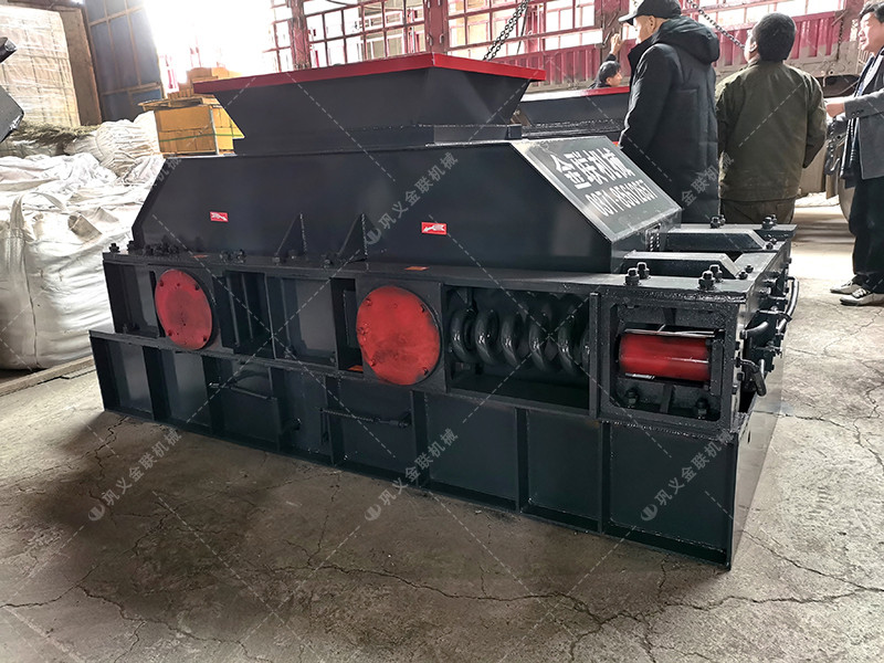 中型1000x700直連式對輥破碎機(jī)發(fā)往廣東