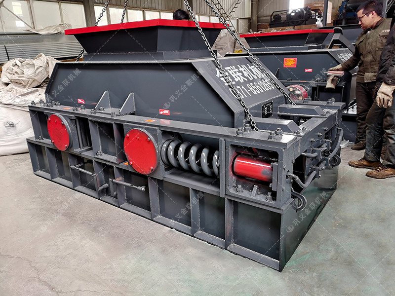 中型1000x700直連式對輥破碎機(jī)發(fā)往廣東